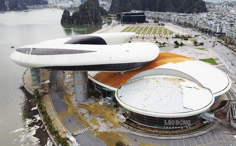 The Provincial Planning, Fair and Exhibition Palace - a prominent architectural structure of Quang Ninh province - was severely damaged after Typhoon Yagi. Photo: Doan Hung