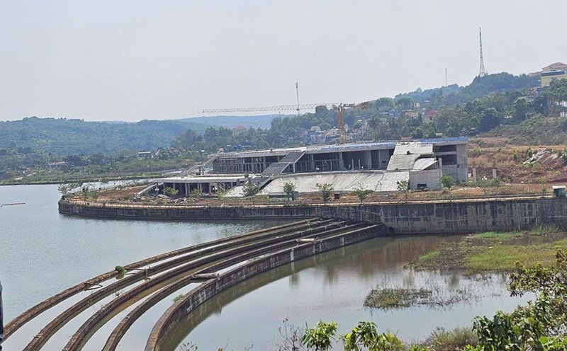 After a long period of construction, the Gia Nghia City Central Square project is still not completed. Photo: Thanh Quynh