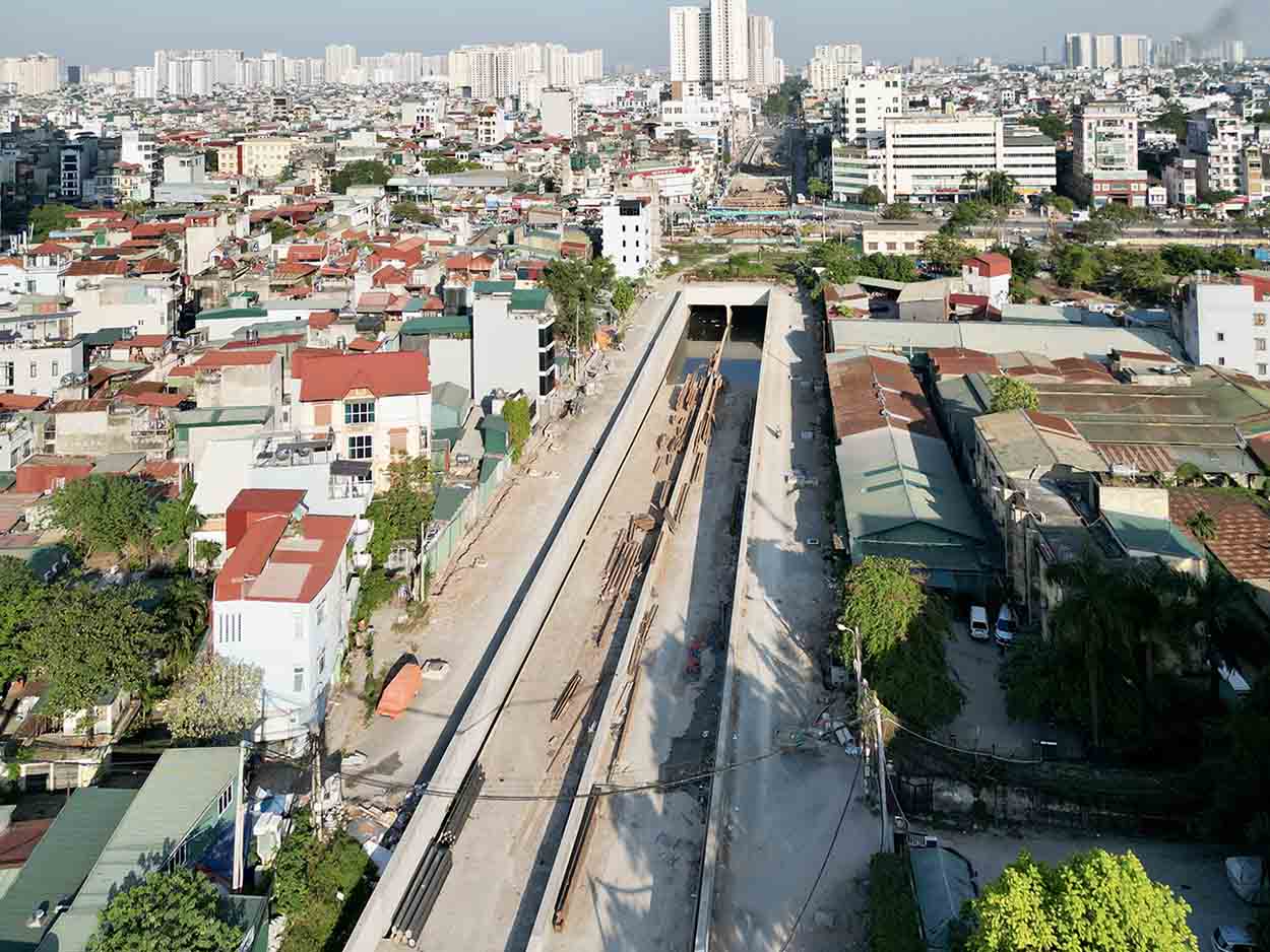 Sau 2 nam tu ngay khoi cong, du an ham chui Kim Dong - Giai Phong da hoan thanh 50% khoi luong da. Nhieu hang muc quan trong cua du an da lo dien hinh hai. Anh: Huu Chanh