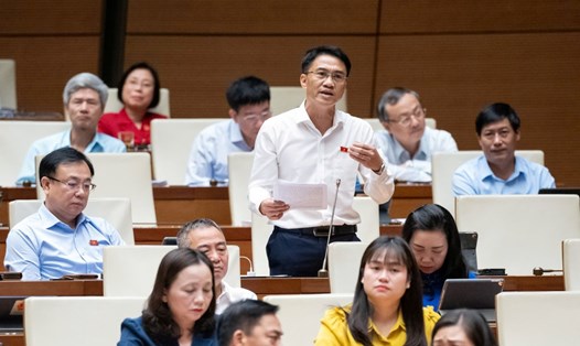 Đại biểu Đỗ Huy Khánh đề nghị bảo lưu chế độ, chính sách tiền lương trong điều động nhà giáo. Ảnh: Phạm Thắng