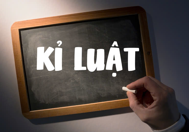 Officers were disciplined while on duty. Photo: Van Trang