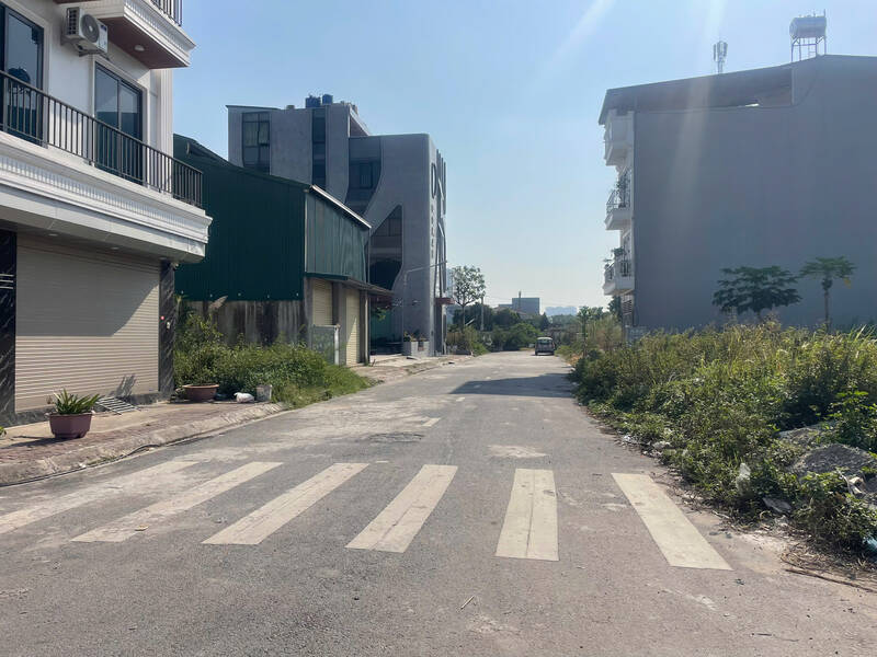 The land segment in the suburbs of Hanoi has recently been receiving attention. Photo: Thu Giang