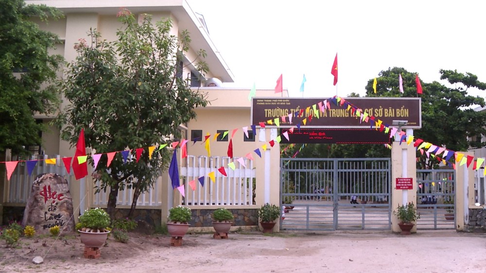 Bai Bon Primary and Secondary School is more than 30km from Phu Quoc City center. Photo: Xuan Nhi