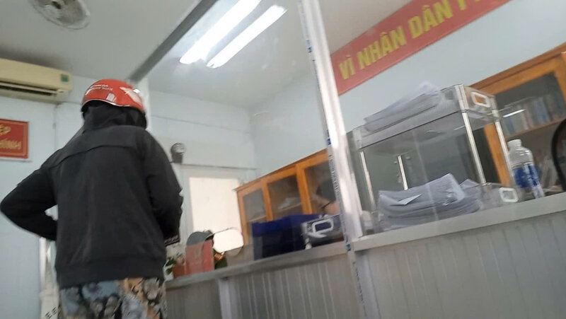 People come to receive their residence results on the morning of November 20. Photo: Huan Cao