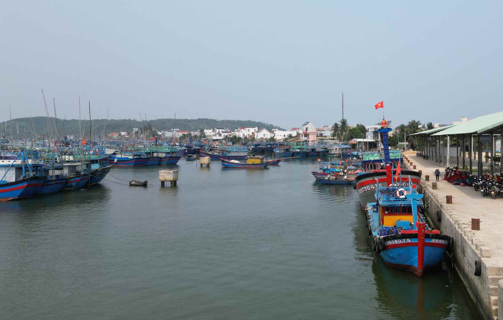 Warning fishing boats in the central sea to be wary of gusts of wind and tornadoes. Photo: Thanh Thang