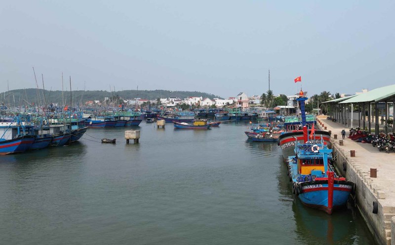 Warning fishing boats in the central sea to be wary of gusts of wind and tornadoes. Photo: Thanh Thang