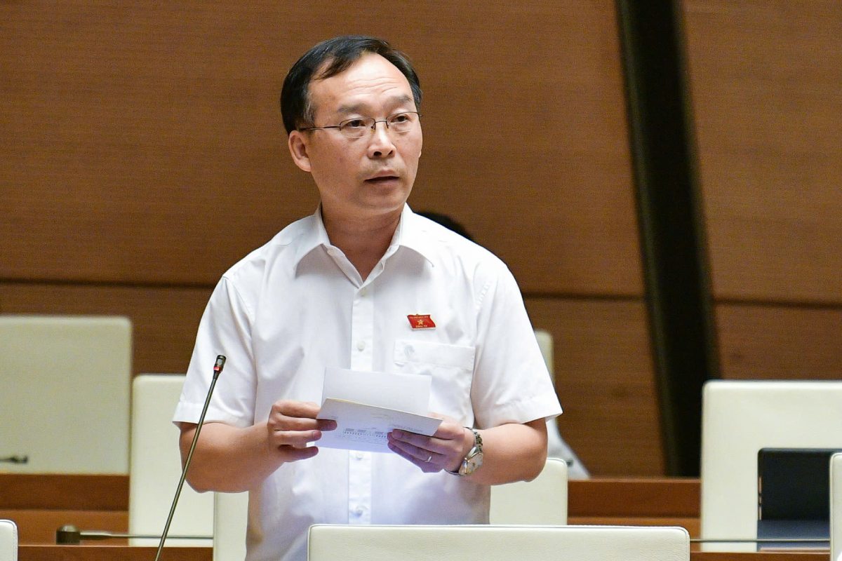 National Assembly Delegate Tran Van Tuan raised the fact that teachers are concerned about negative reactions from public opinion, even denunciations and complaints from parents. Photo: Pham Thang