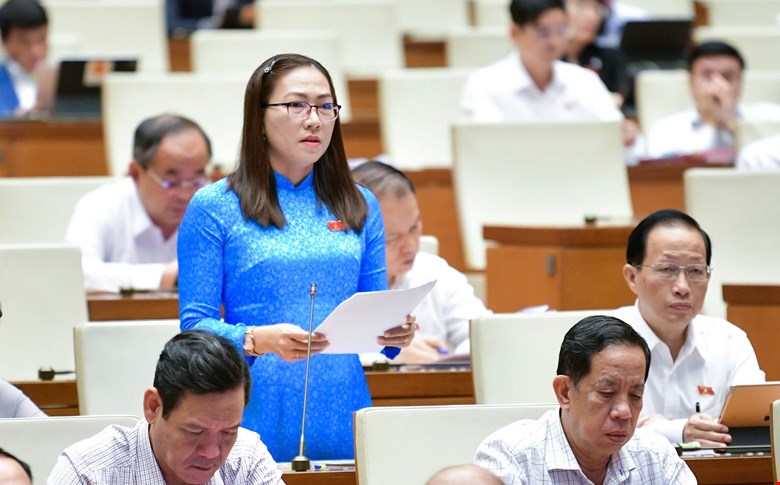 Delegate Nguyen Thi Yen Nhi (Ben Tre Delegation) said that there are cases where teachers do not want to be transferred, even in higher positions, because they will lose their allowances after a period of time. Photo: National Assembly