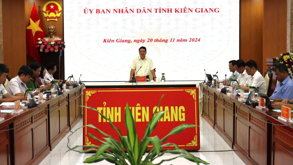 Vice Chairman of Kien Giang Provincial People's Committee Le Trung Ho - Head of the Steering Committee for cultural, sports and tourism events and festivals of Kien Giang province in 2021-2025 - gave a speech. Photo: Ngoc Mai