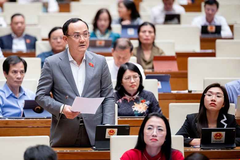 Delegate Nguyen Ngoc Son (Hai Duong Delegation) speaks at the hall. Photo: National Assembly