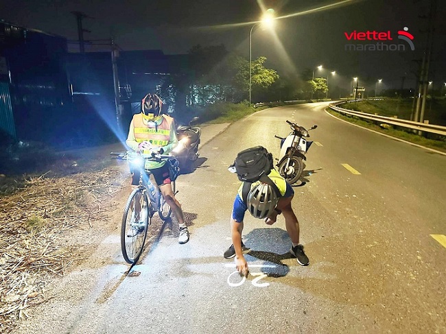 Chuyen gia co chung nhan tu AIMS-WA da hoan tat do duong chay Viettel Marathon chang Ha Noi, chuan bi cho viec cap chung chi AAA. Anh: Viettel