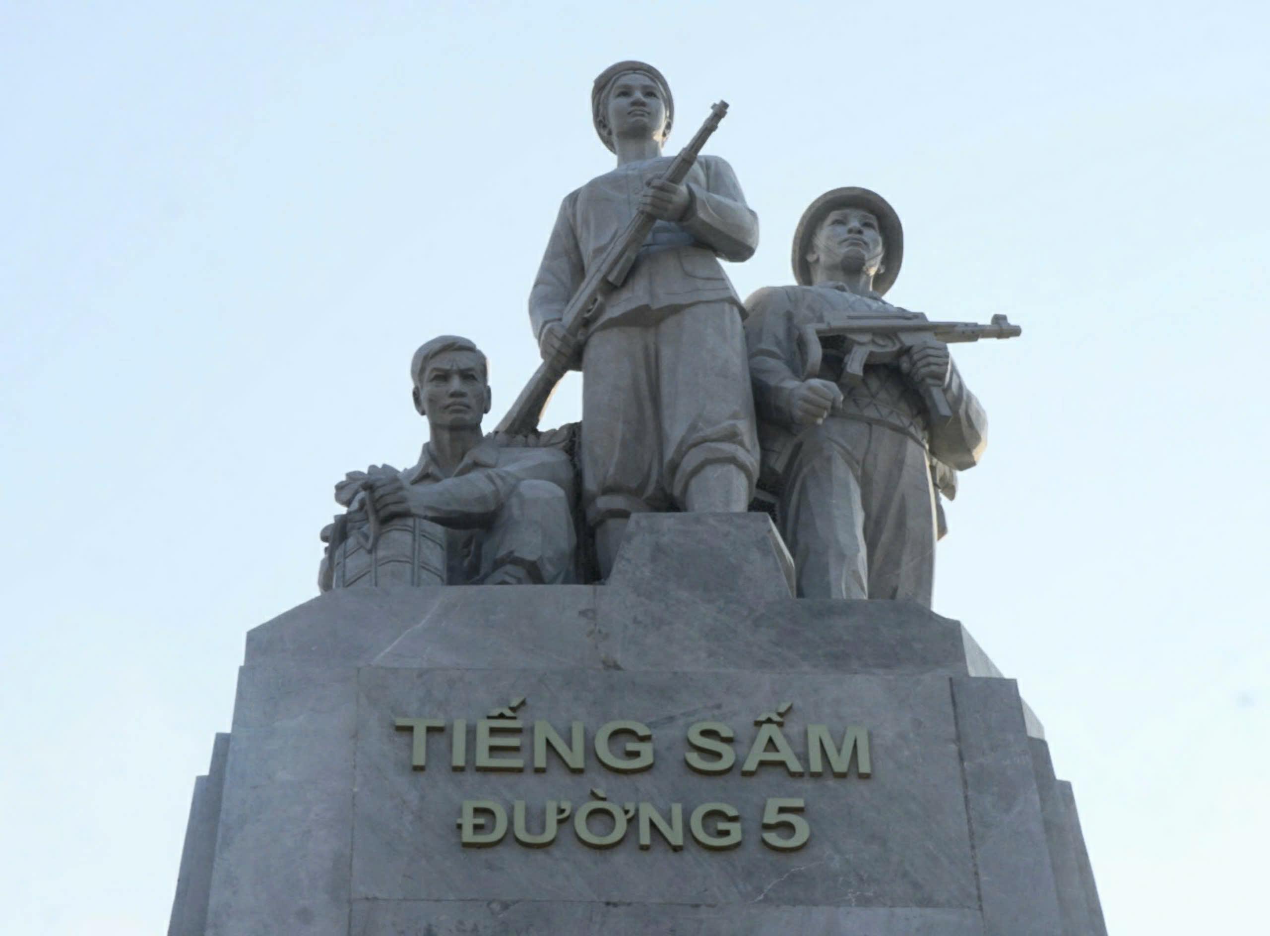 The Thunder Monument on Highway 5 is nearing completion in Hai Duong. Photo: Cong Hoa