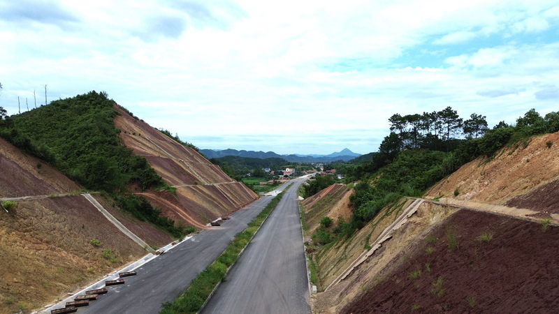 Upgrading project of National Highway 4B in Lang Son province. Photo: Khanh Linh