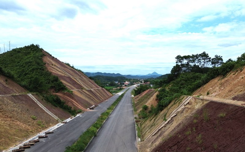 Upgrading project of National Highway 4B in Lang Son province. Photo: Khanh Linh
