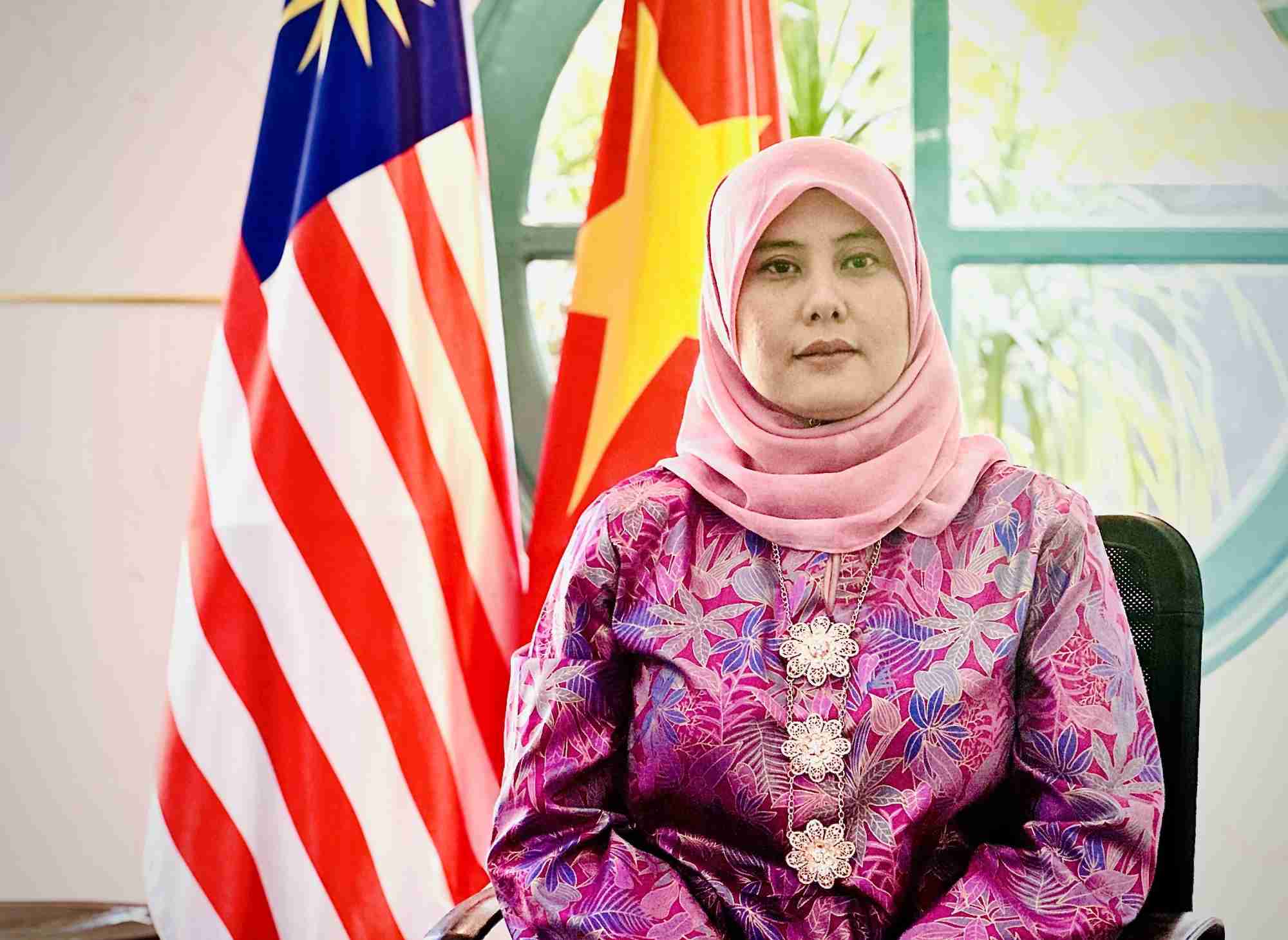 Pho Dai su Malaysia tai Ha Noi Cik Aida Safura Niza Othman. Anh: TTXVN