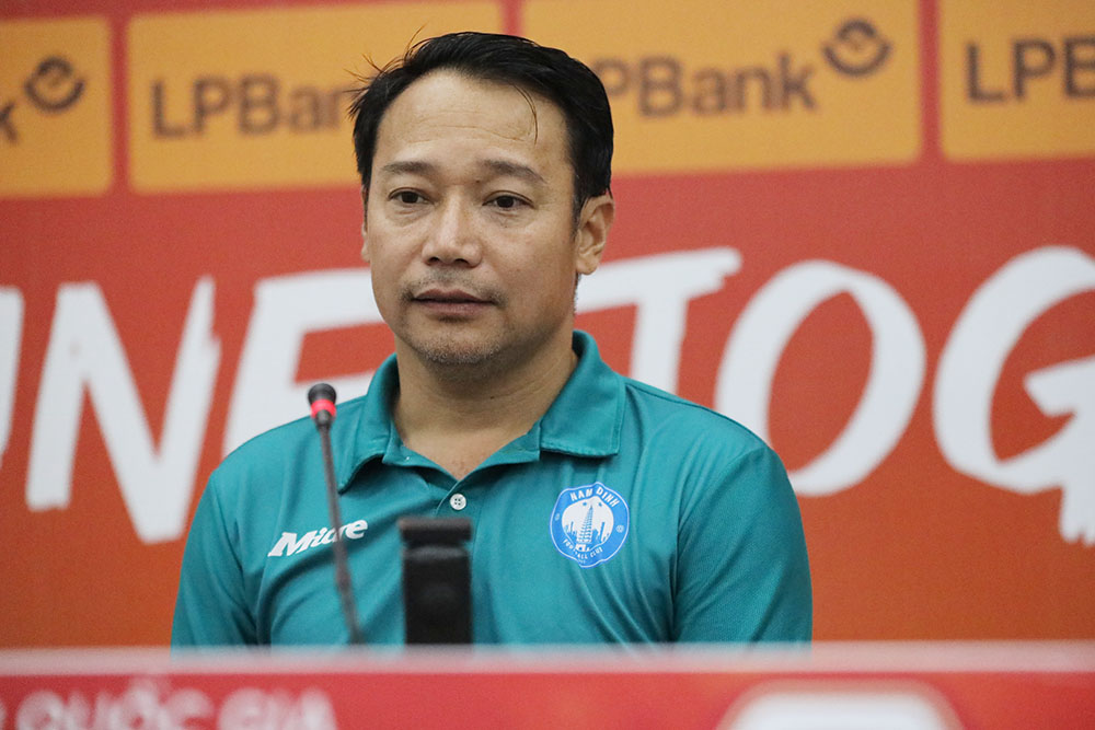 Coach Vu Hong Viet of Nam Dinh club. Photo: Thanh Vu