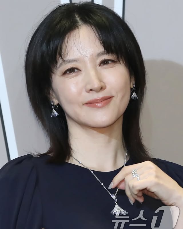 Lee Young Ae tre trung, rang ngoi o tuoi 53. Anh: Instagram nhan vat