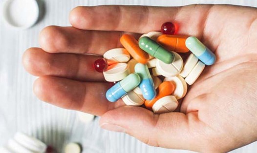 Một số loại thực phẩm chức năng có thể không phù hợp với cơ thể bạn và tạo ra các tác dụng phụ. Ảnh - AI: Ngọc Thùy