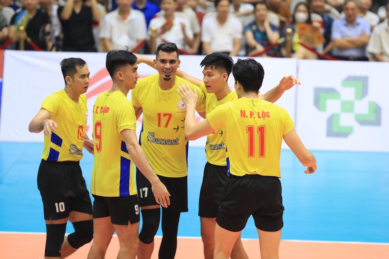 Sanest Khanh Hoa meets The Cong Tan Cang in the second phase of the 2024 National Volleyball Championship. Photo: VFV