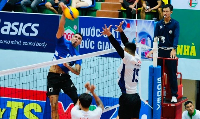 The Brazilian foreign player of Sanest Khanh Hoa team continues to compete in the second stage of the 2024 National Volleyball Championship for men. Photo: Sanest Khanh Hoa