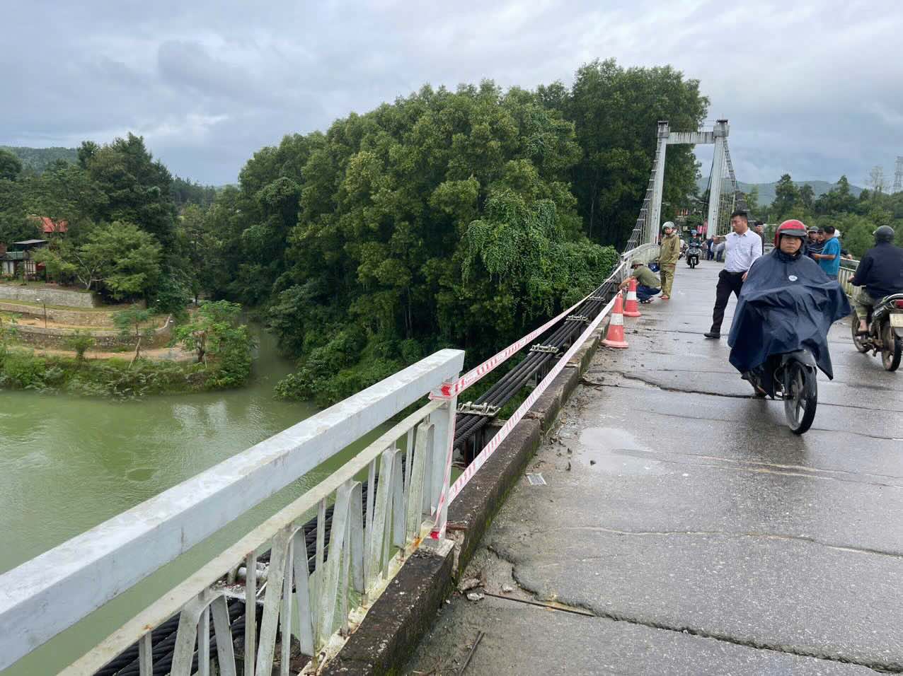 The scene of the garbage truck crash that left two people missing. Photo: Quang An