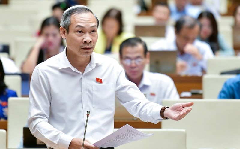 Delegate Phan Duc Hieu (Thai Binh Delegation) discussed the draft Resolution on piloting the implementation of commercial housing projects through agreements on receiving land use rights or having land use rights. Photo: National Assembly