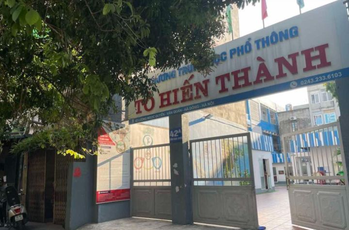 More than 170 10th grade students illegally recruited by To Hien Thanh High School have been transferred to other schools. Photo: Thanh Hoang