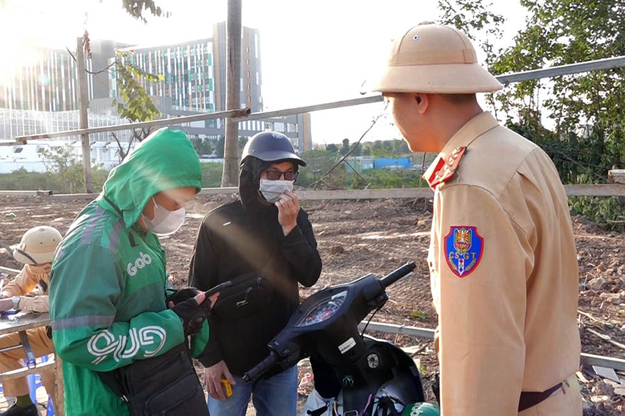 Technology motorbike taxis at risk of having their apps locked because of "customer favoritism"