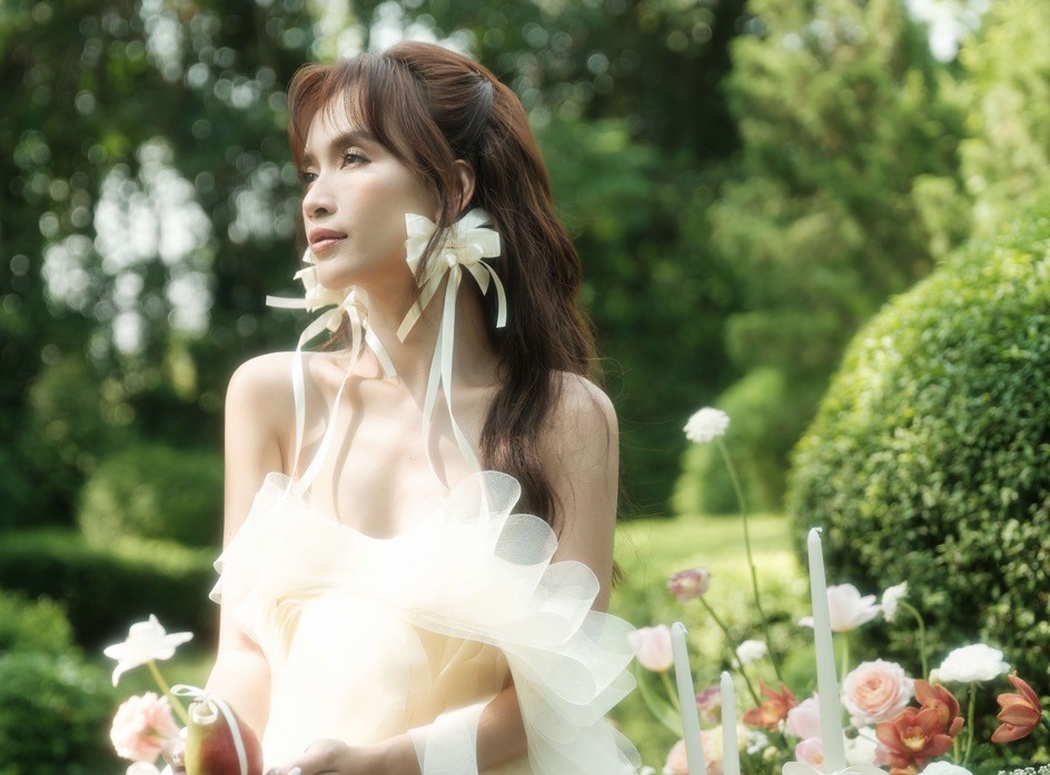 Singer Ai Phuong. Photo: Artist provided.