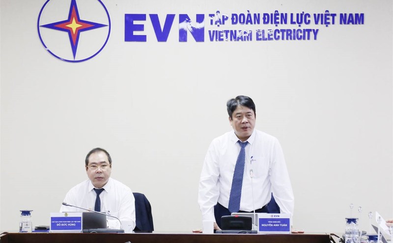 General Director of Vietnam Electricity Group Nguyen Anh Tuan and Chairman of Vietnam Electricity Trade Union Do Duc Hung co-chaired the dialogue conference. Photo: Dac Cuong