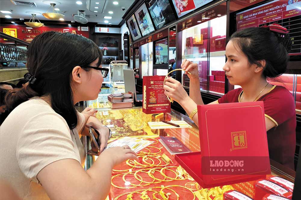 Gold price turns to increase sharply, should we take the risk to take profit?