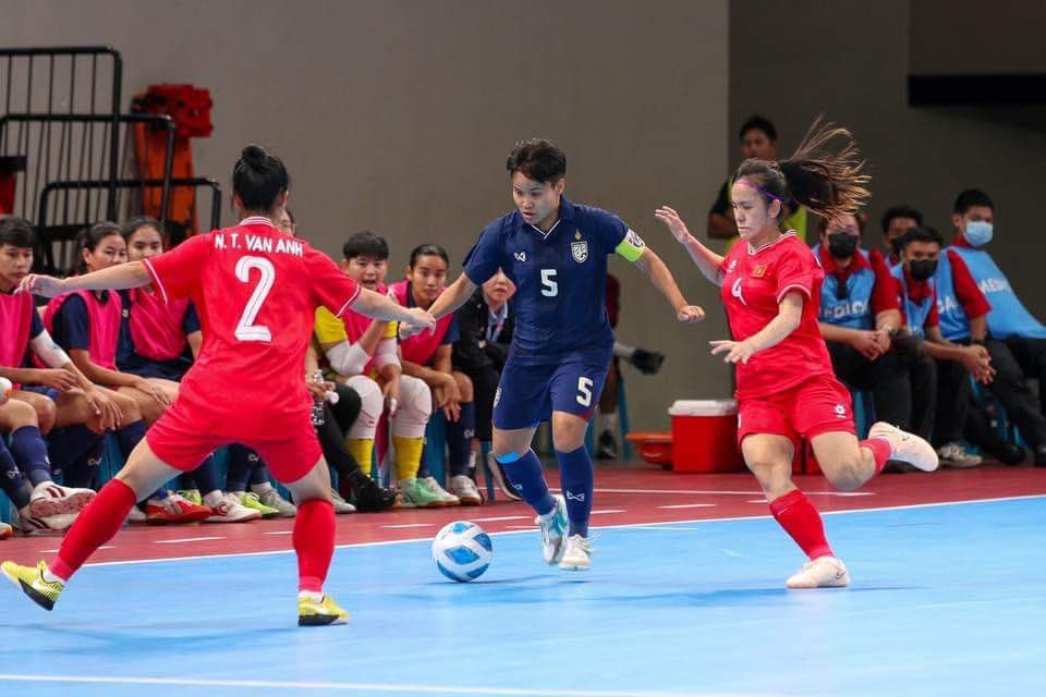 Tuyen futsal nu Viet Nam nhan that bai 0-3 truoc Thai Lan o luot cuoi vong bang. Anh: AFF