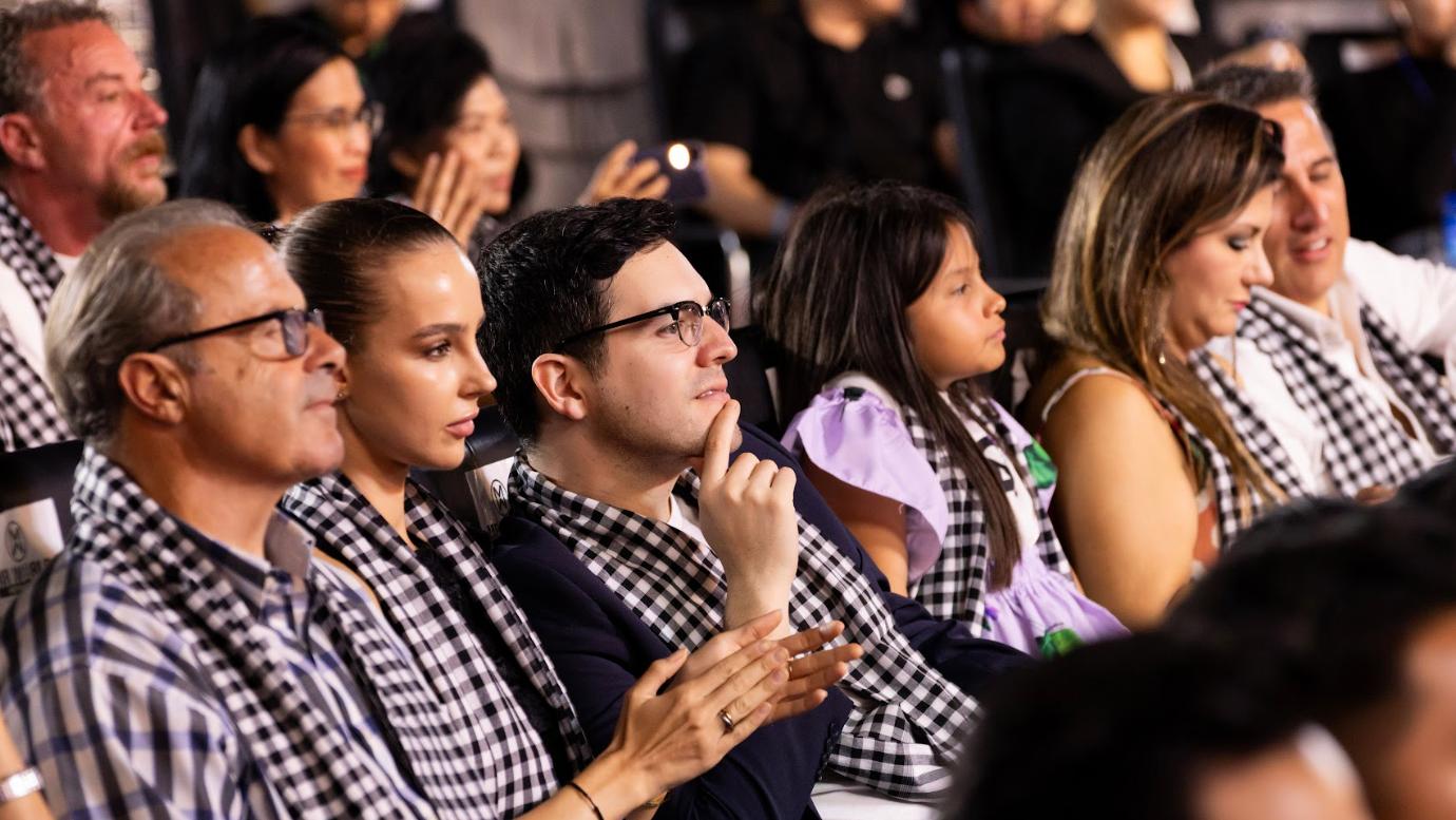 The scarf is a beautiful cultural feature of the Vietnamese people. The scarf is a beautiful image in the Mr World 2024 show. Photo: Organizing Committee