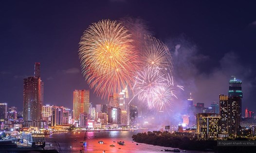 Bầu trời đêm TPHCM tưng bừng pháo hoa mừng Đại lễ 30.4.2024. Ảnh: Nguyễn Khánh Vũ Khoa