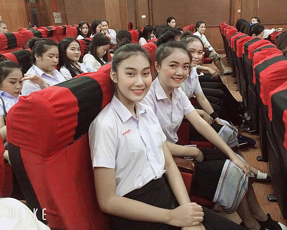 Mot so sinh Lao dang duoc dao tao tai Truong Dai hoc Vinh (Nghe An). Anh: Hai Dang