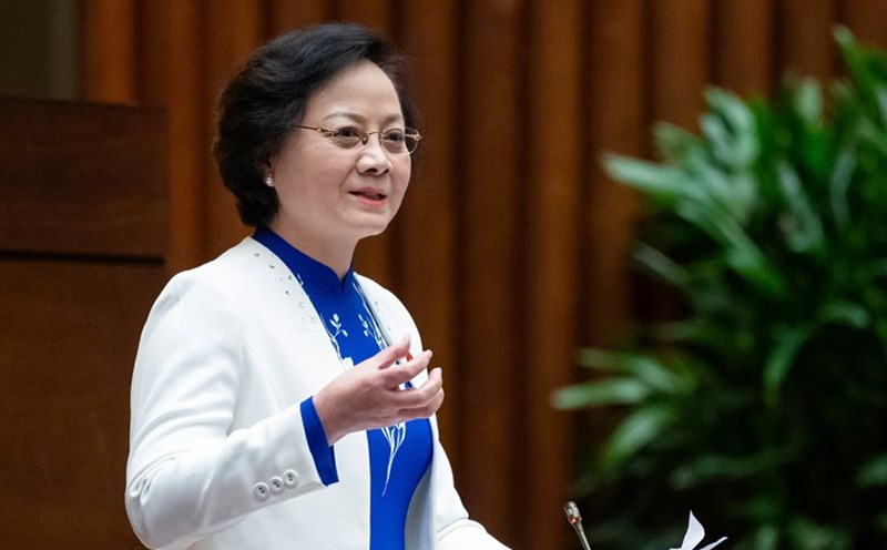 Minister of Home Affairs Pham Thi Thanh Tra explains and clarifies a number of issues regarding the establishment of Hue city under the central government. Photo: Pham Dong