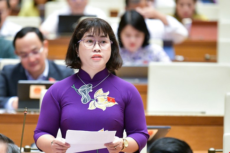 Delegate Pham Thi Kieu (Dak Nong Delegation) said that when establishing Hue City under the Central Government, it is necessary to consider converting the purpose of using rice-growing land. Photo: National Assembly