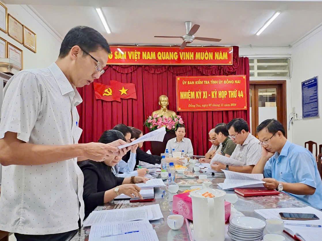 Scene of the 44th Session of the Dong Nai Provincial Party Committee's Inspection Commission. Photo: Trinh Van Tuyen