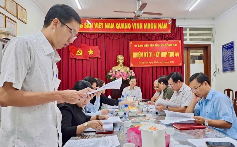 Scene of the 44th Session of the Dong Nai Provincial Party Committee's Inspection Commission. Photo: Trinh Van Tuyen