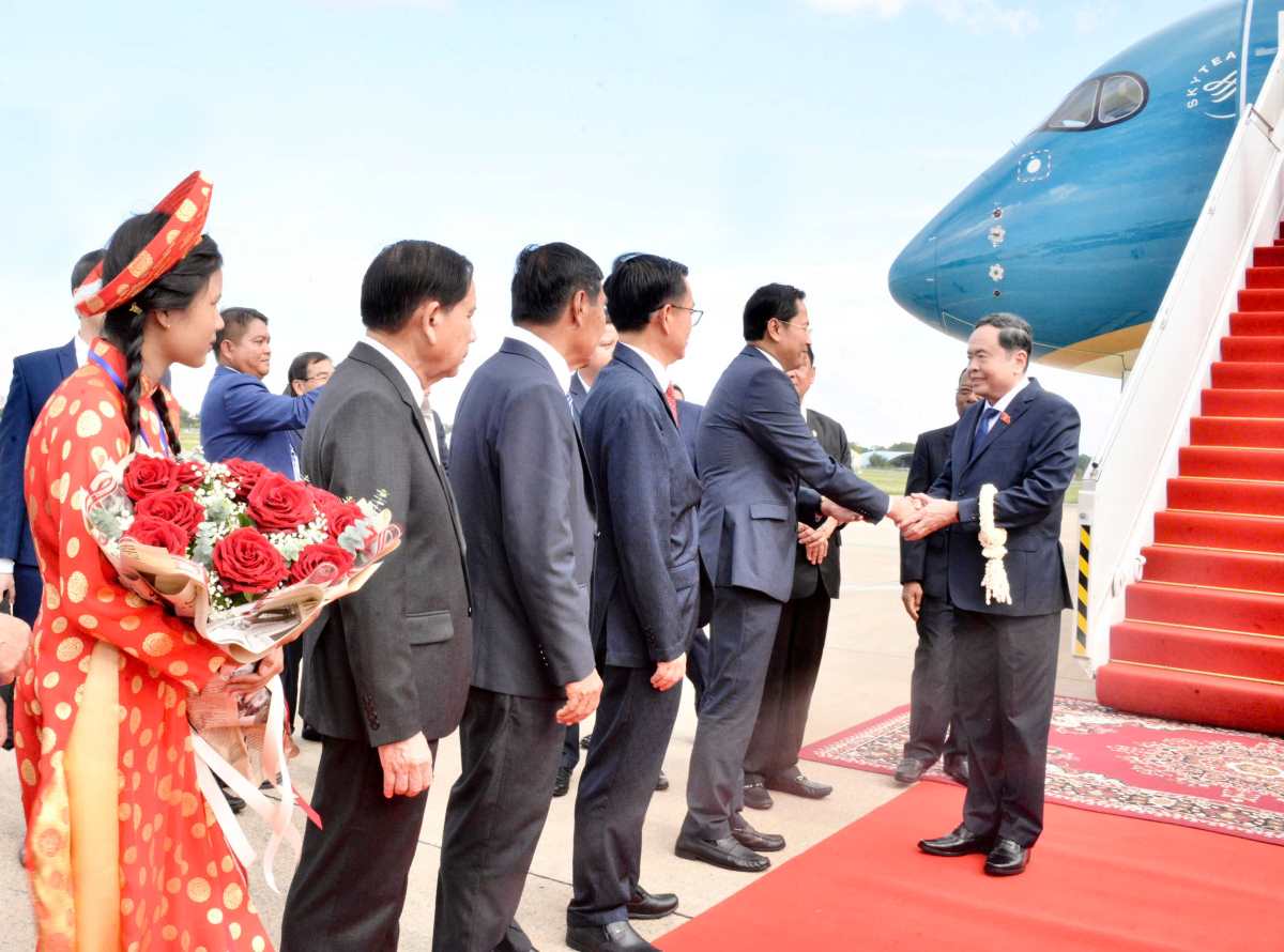 Welcoming ceremony for National Assembly Chairman Tran Thanh Man at the airport. Photo: Quochoi.vn