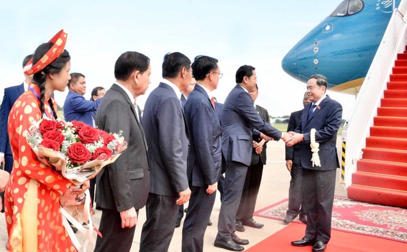 Welcoming ceremony for National Assembly Chairman Tran Thanh Man at the airport. Photo: Quochoi.vn