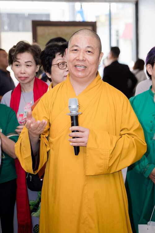 Hoa thuong... phat bieu tai le khai mac trien lam. Anh: BTC