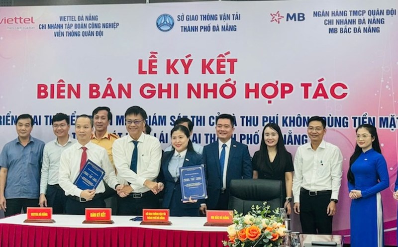 Da Nang Department of Transport pilots software to monitor driving tests and collect cashless fees in driving tests. Photo: Department of Transport