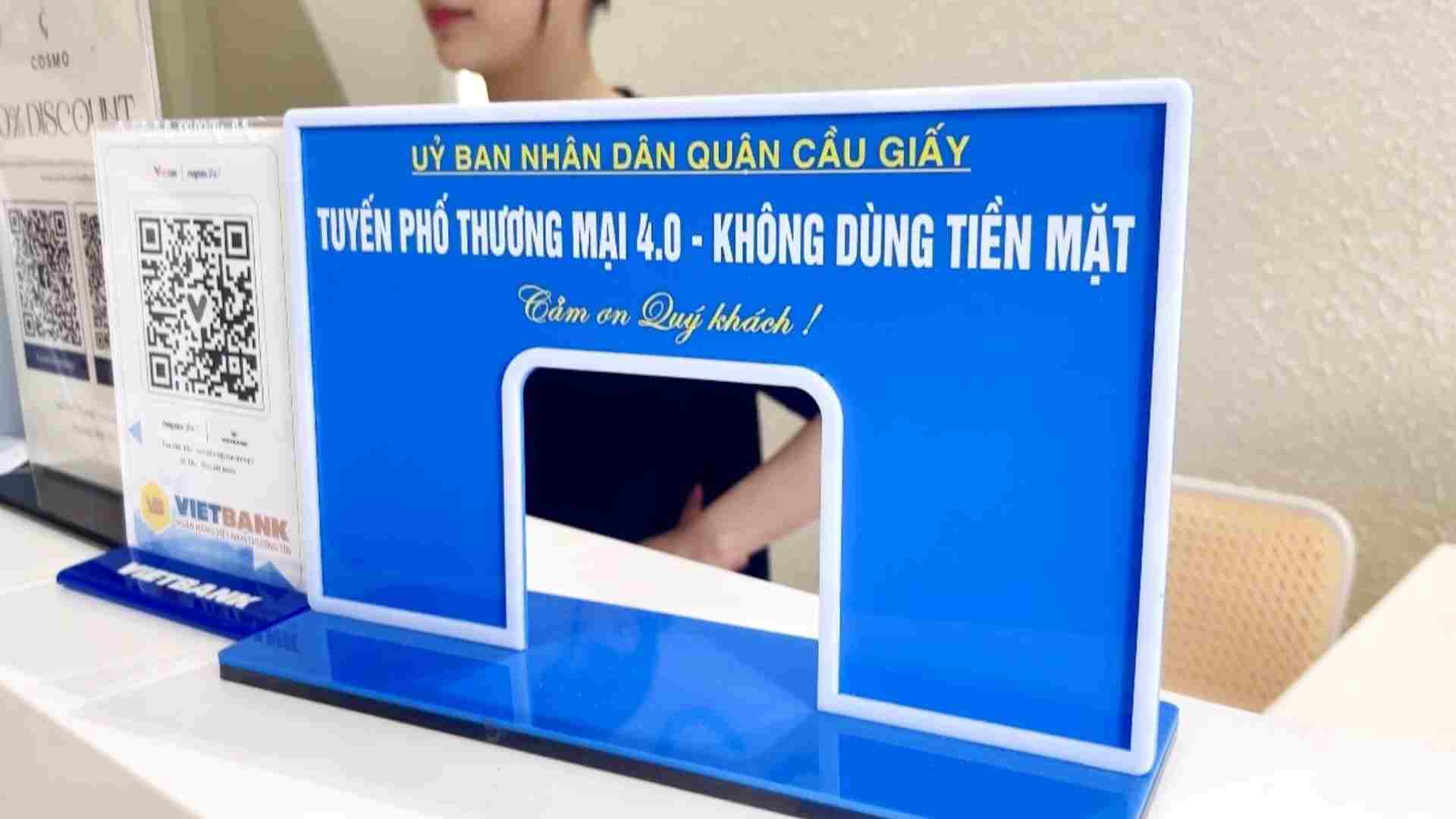 Payment at the store on Trung Hoa street is replaced by bank transfer. Photo: To Ly