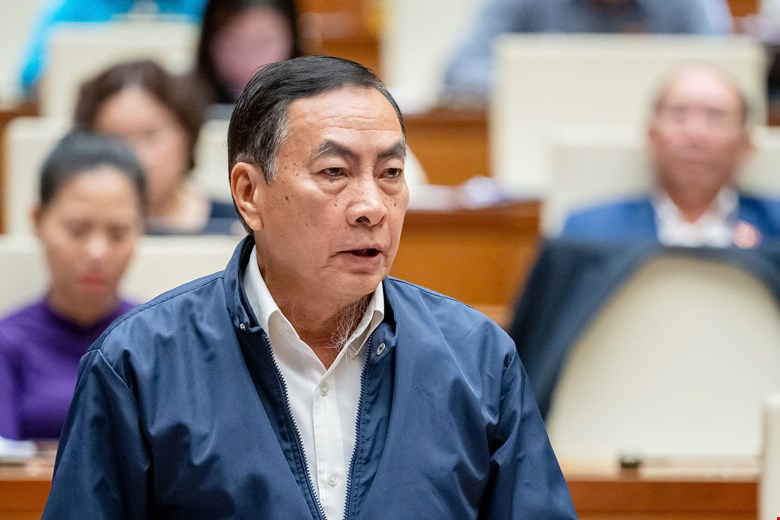 Delegate Pham Van Hoa (Dong Thap Delegation) proposed that each district of Hai Phong have a maximum of 2 Vice Chairmen when implementing urban government. Photo: National Assembly