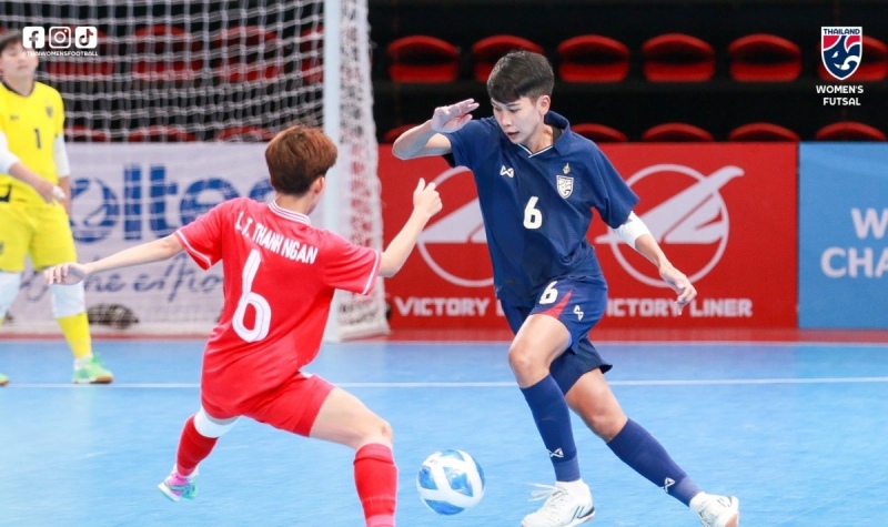 Tuyển futsal nữ Việt Nam có nhiều cơ hội nhưng không tận dụng thành công. Ảnh: FAT