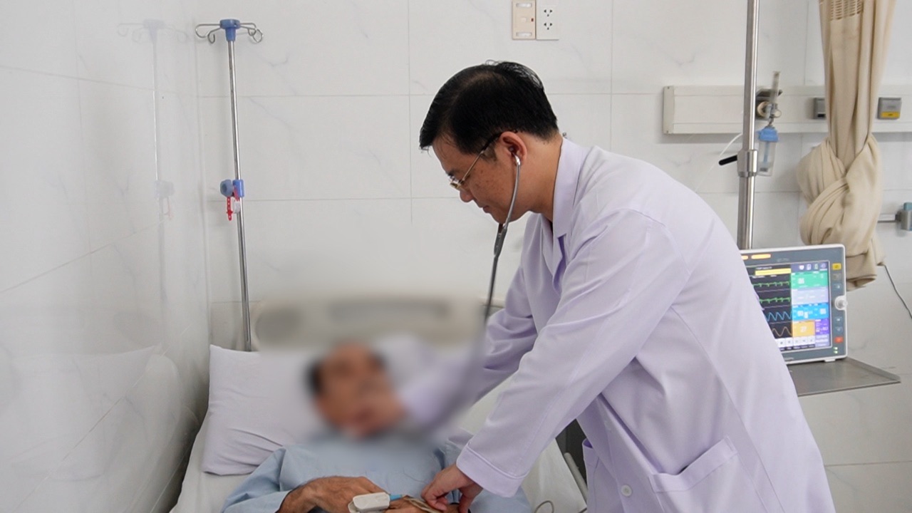A patient with cardiac arrest was miraculously saved at Thong Nhat Hospital. Photo: Ngoc Anh