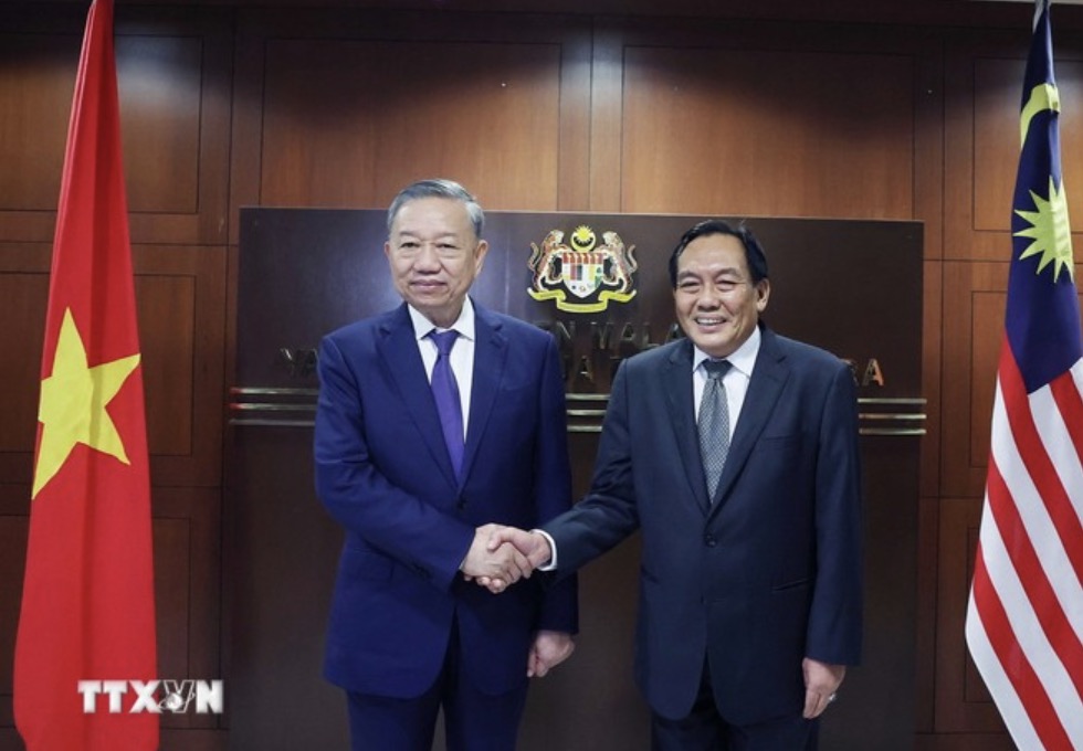 General Secretary To Lam asked the Malaysian Parliament, including the Senate and Senate President Dato' Awang Bemee Awang Ali Basah, to actively support and promote the implementation of cooperation directions agreed upon by the two sides' leaders. Photo: VNA