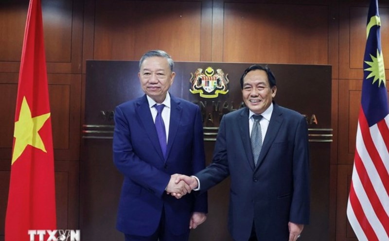 General Secretary To Lam asked the Malaysian Parliament, including the Senate and Senate President Dato' Awang Bemee Awang Ali Basah, to actively support and promote the implementation of cooperation directions agreed upon by the two sides' leaders. Photo: VNA