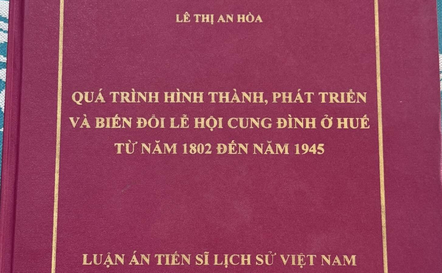 Luận án tiến sĩ của bà Lê Thị An Hòa - Trưởng phòng Nghiên cứu khoa học thuộc Trung tâm Bảo tồn Di tích Cố đô Huế bị tố đạo văn là tố cáo đúng. Ảnh: Phúc Đạt.